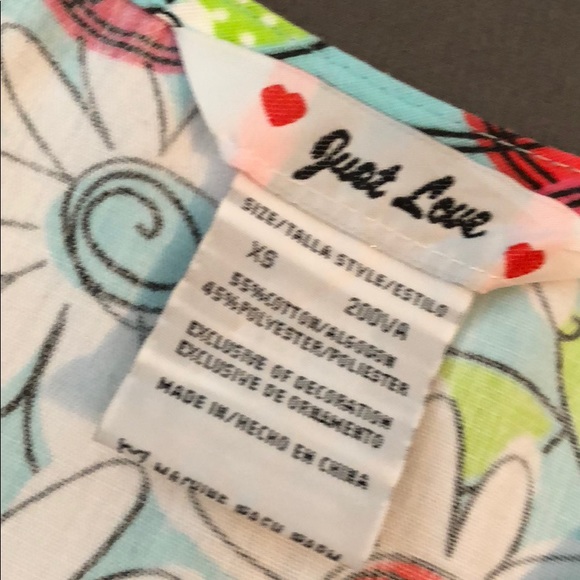 Patterned Scrub Top - Picture 2 of 3